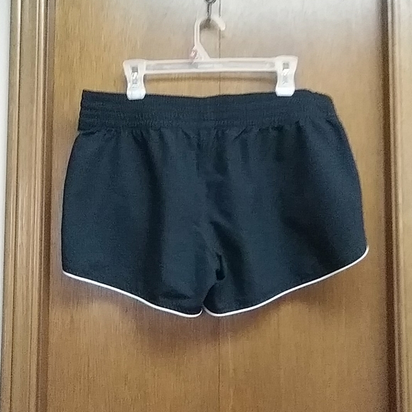 🆕 b&w athletic shorts - Picture 4 of 7